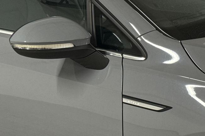 VOLKSWAGEN Golf Photo 20