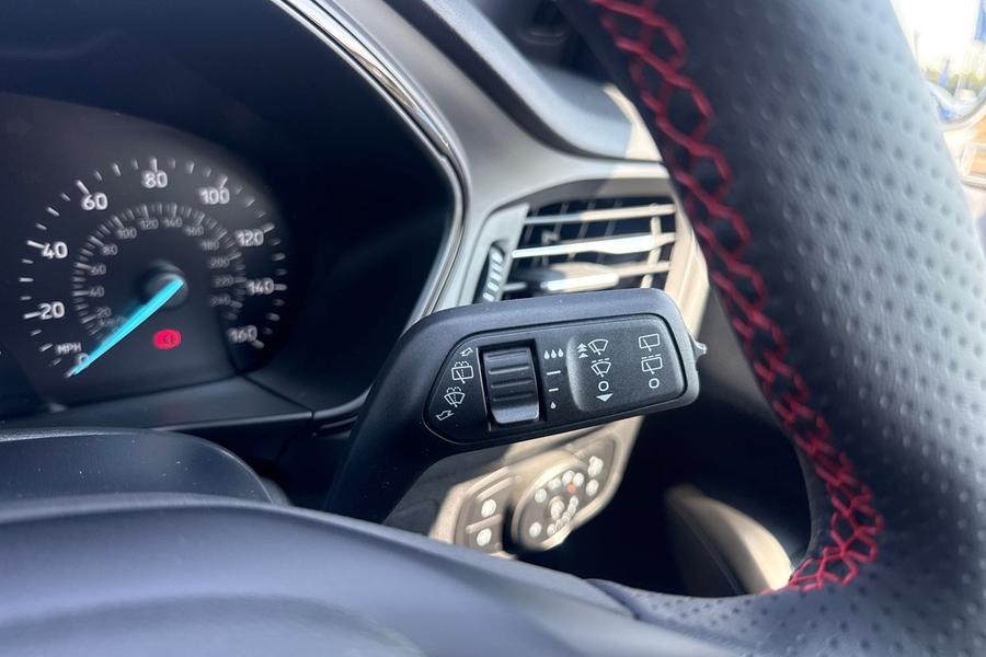 Ford FOCUS Photo autoimg-140222a5427dff5a691a9b749845750a2e028fe4.jpg