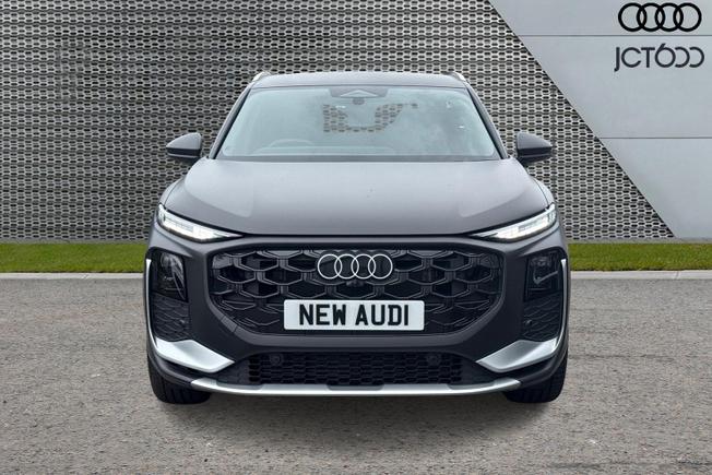 Audi Q3 SUV Photo 8