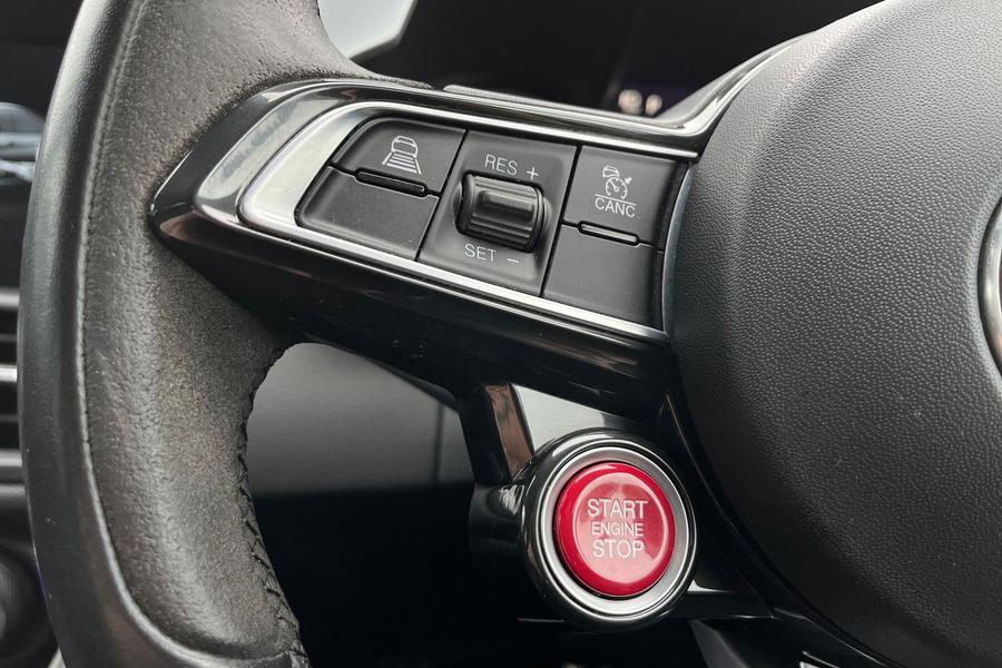 Alfa Romeo GIULIA Photo autoimg-140f397217cbdc35389191ba8d5343e0c6e22321.jpg