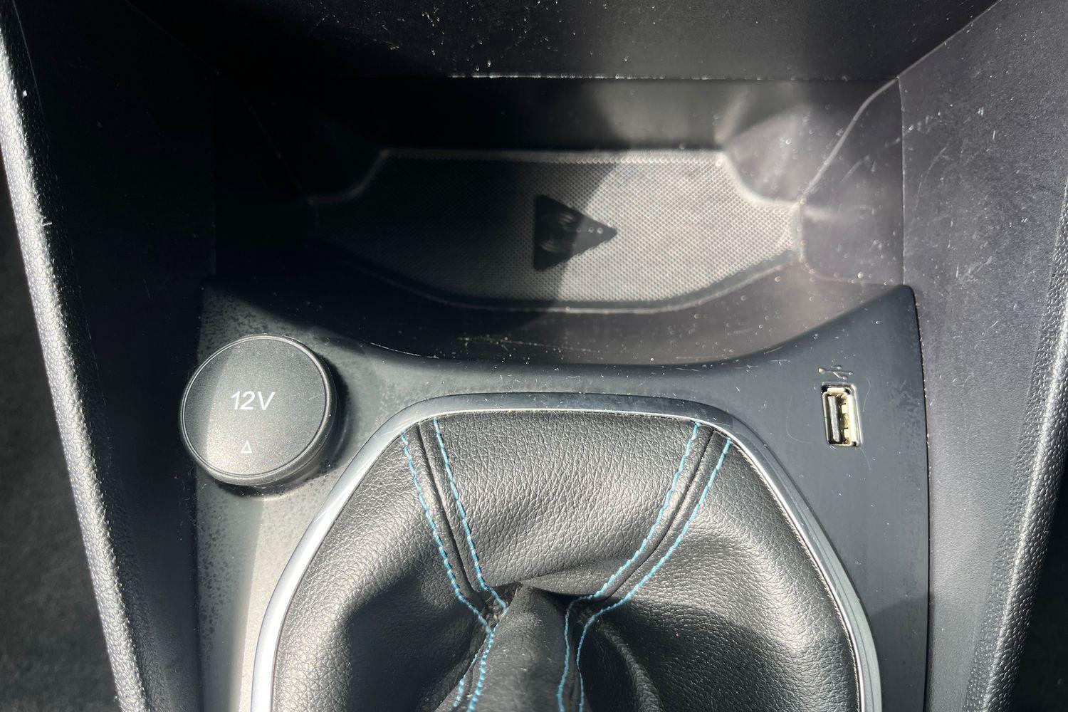 Ford FIESTA Photo 33