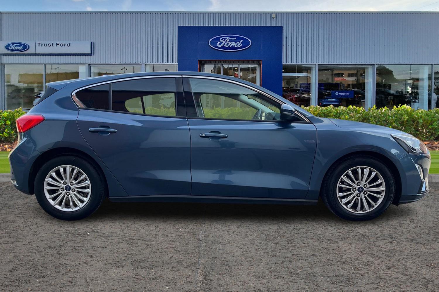 Ford FOCUS Photo 2