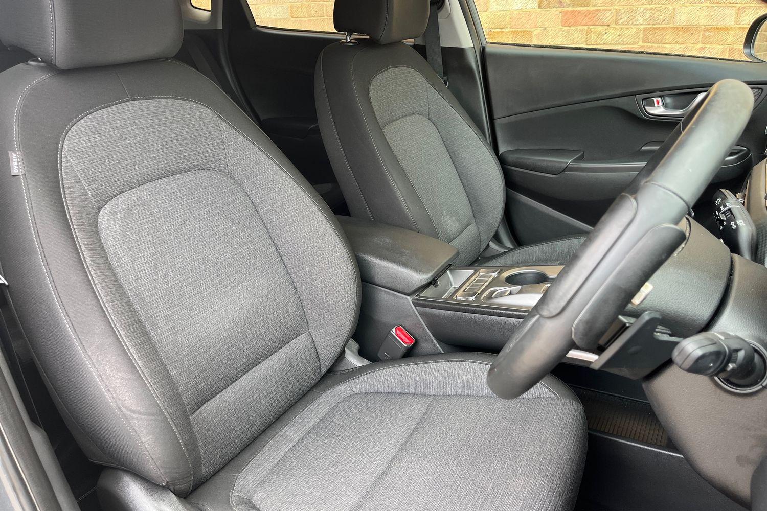 Hyundai KONA Photo 16