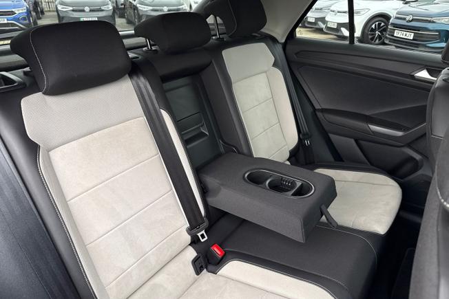 Volkswagen T-Roc Photo 37