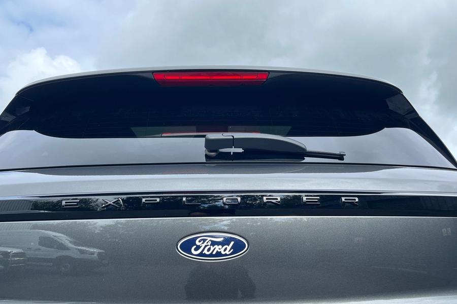 Ford Explorer Photo autoimg-141e261ac80f5af9f064c2e8e54cd7864cd10132.jpg