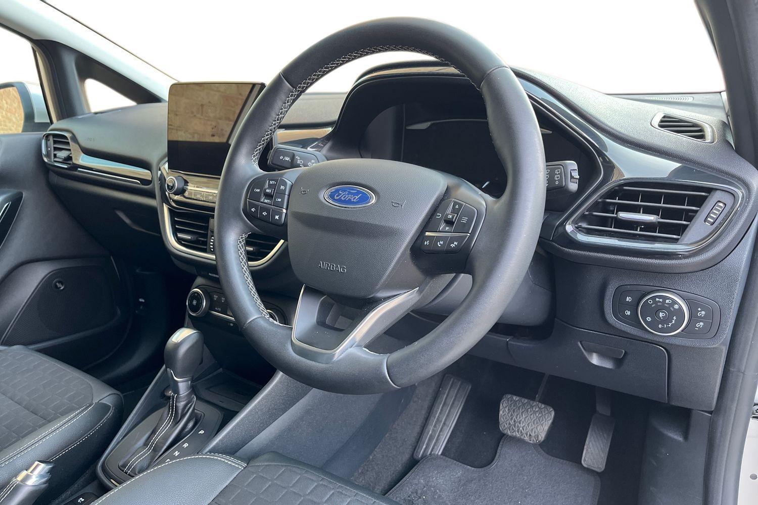 Ford FIESTA Photo 8