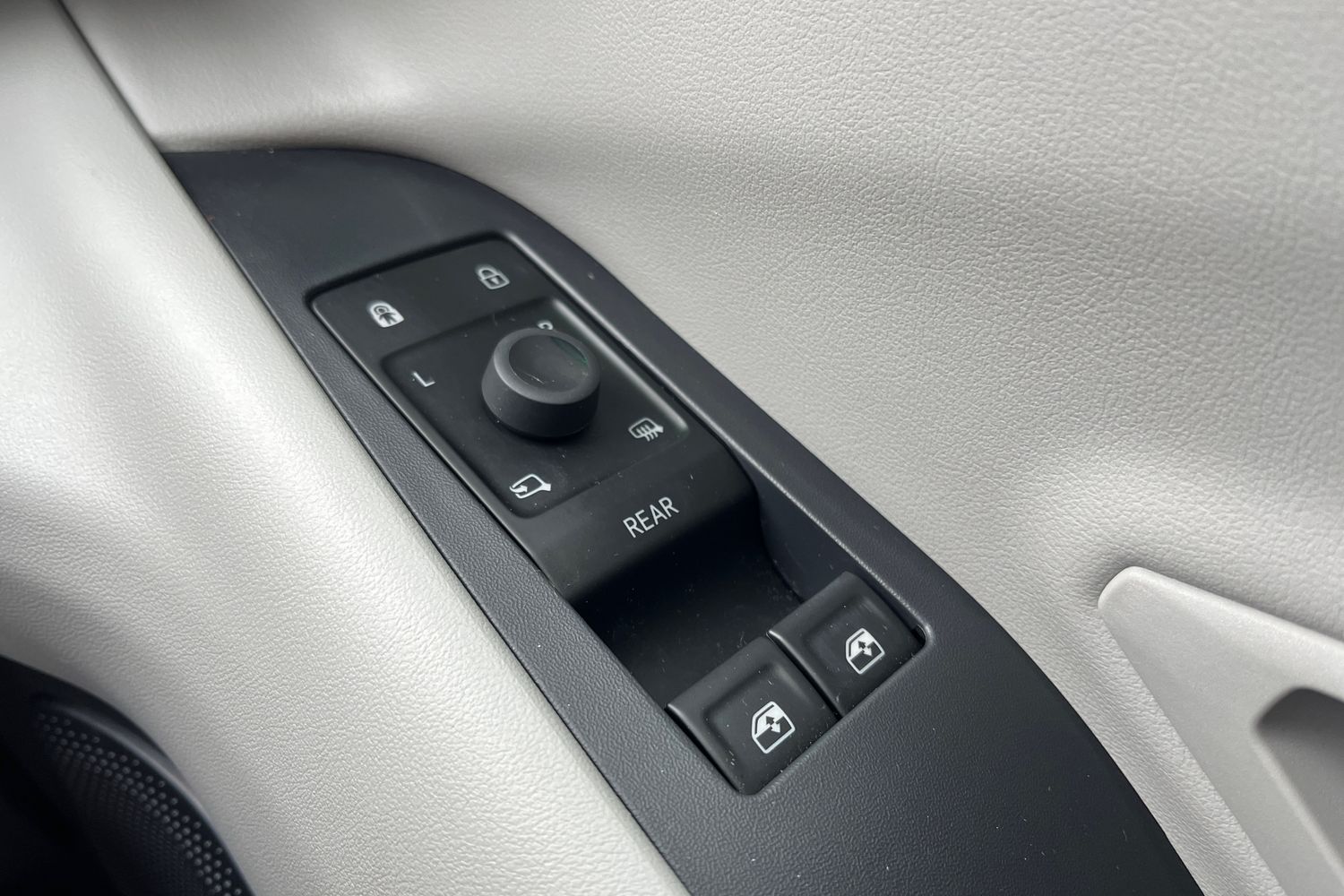 Ford Explorer Photo 15
