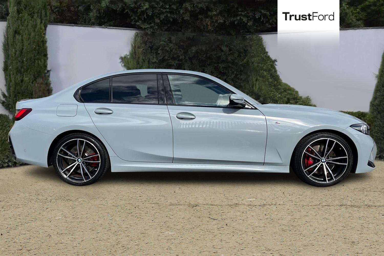 BMW 3 SERIES Photo 2