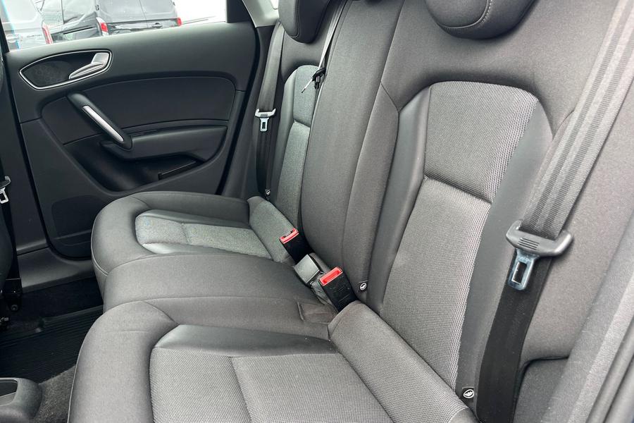 Audi A1 Photo autoimg-14355e1adcd883eb5571cc6a8a2e8761d49a5bf0.jpg