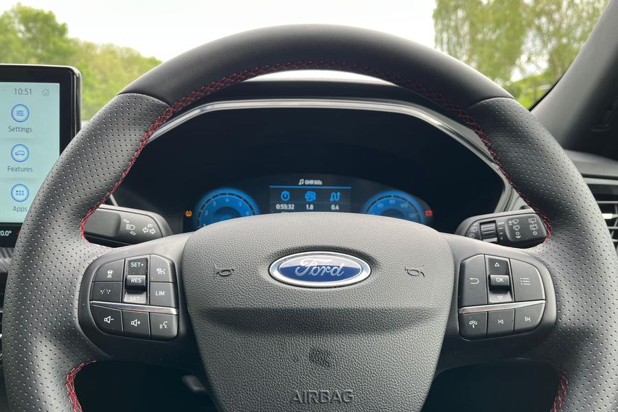 Ford KUGA Photo autoimg-1448f919604d9999868c58359e63496e371f6000.jpg