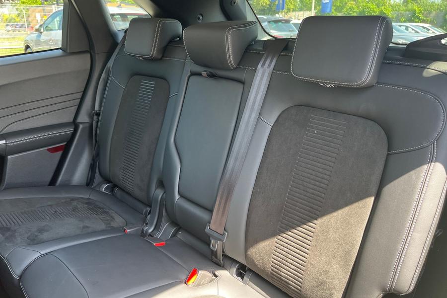 Ford Kuga Photo autoimg-1449bd94d624d27acb40a509c6816be7429a6cb6.jpg