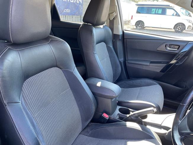 TOYOTA Auris Photo 30