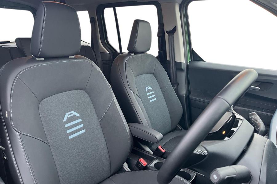 Ford E-Tourneo Courier Photo autoimg-144a7fc386f1f08f39f6d281119ae904c52c849c.jpg