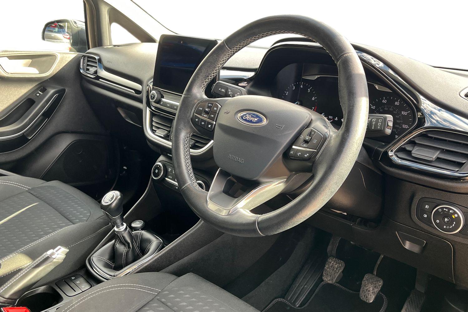Ford FIESTA Photo 8