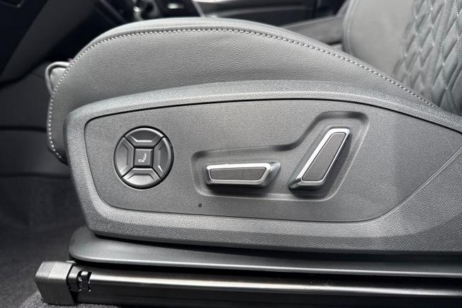 AUDI  Q6 Photo 23