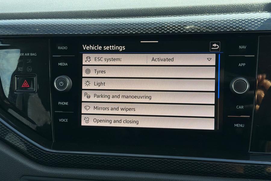 Volkswagen POLO Photo autoimg-147f9c5bc5ebc94fe782757a836c3d9fe0ef712e.jpg