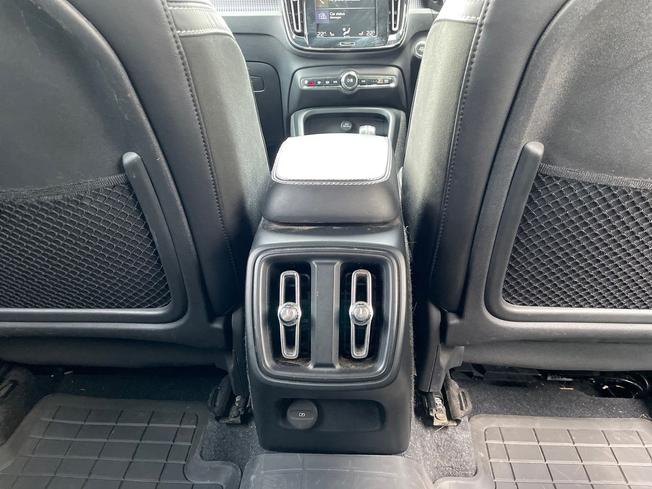 VOLVO XC40 Photo 38