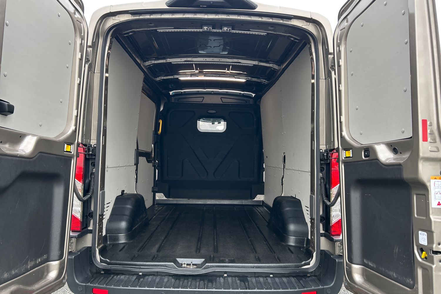 Ford Transit Photo 6
