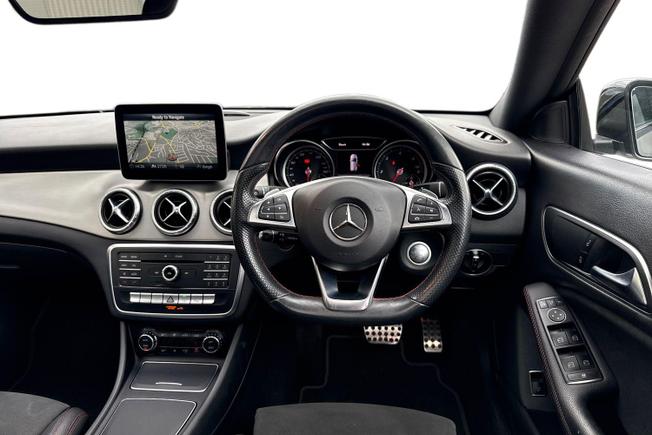 MERCEDES-BENZ CLA Class Photo 11