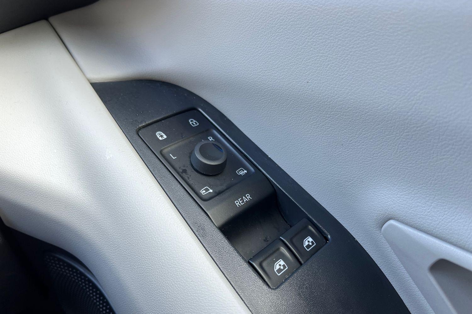 Ford Explorer Photo 15