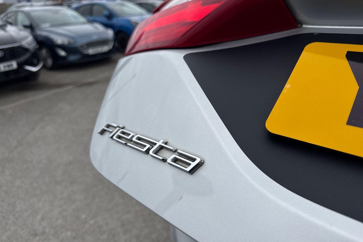 Ford FIESTA Photo 37