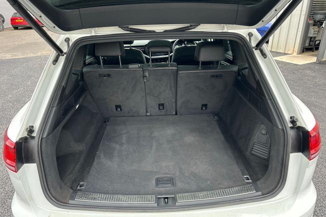 VOLKSWAGEN Touareg Photo 12