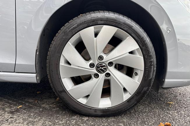 VOLKSWAGEN Golf Photo 5