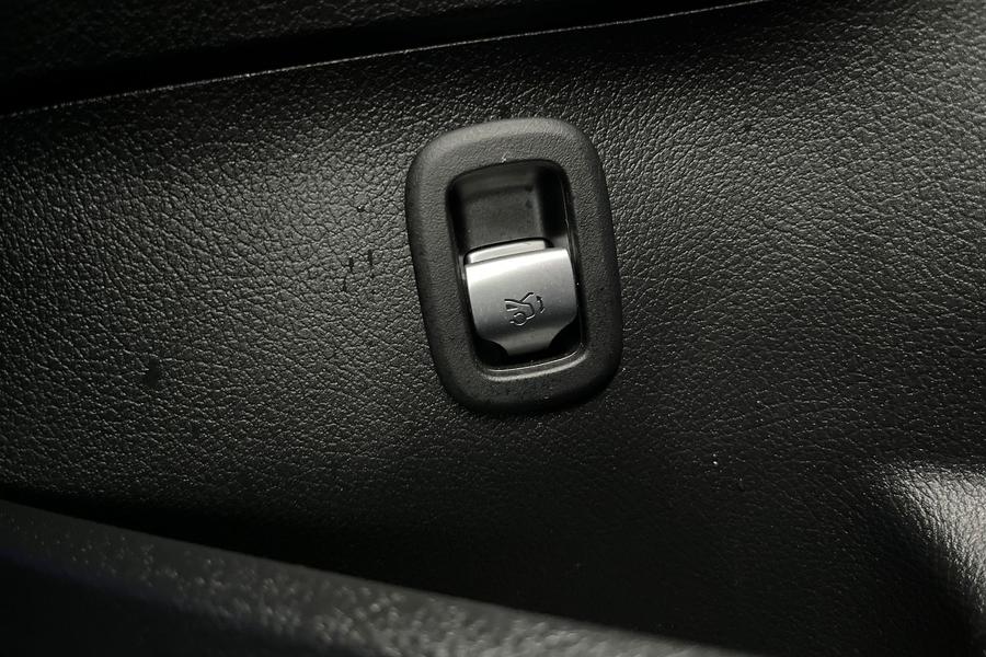 Mercedes-Benz C CLASS Photo autoimg-148e7a5000b91f5d6c717b4827c2070a67538f62.jpg