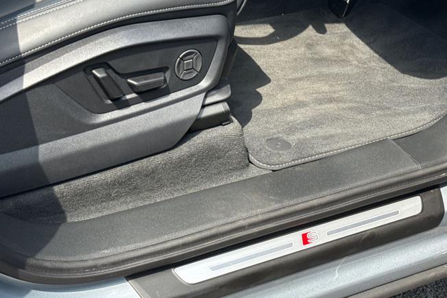 AUDI Q7 Photo 35