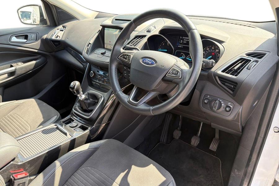 Ford KUGA Photo autoimg-149125e1e9e377006674342098a87f4c40038197.jpg