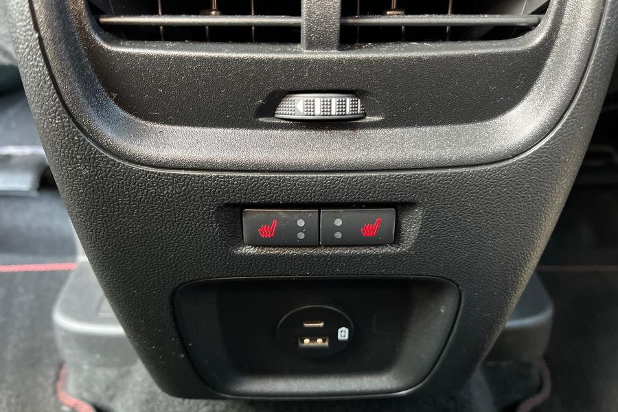 Ford KUGA Photo autoimg-14931994697955a9bc556c515bf4da3648028b62.jpg