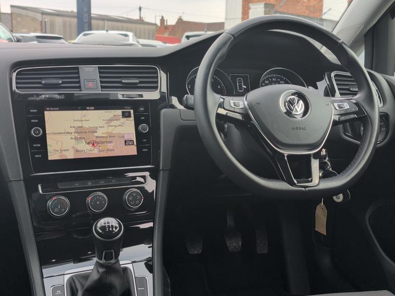 Used Volkswagen Golf NY19PXJ 42