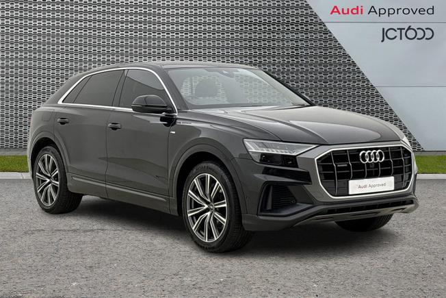 AUDI Q8 Photo 1