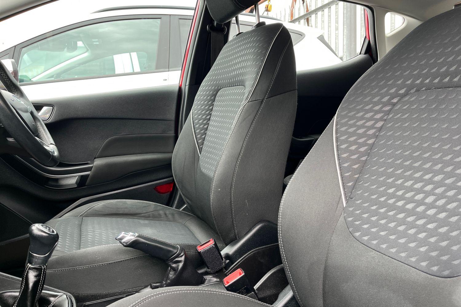 Ford FIESTA Photo 18