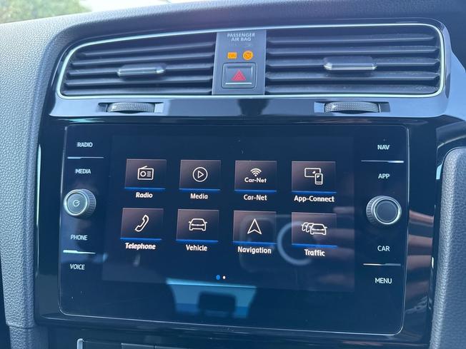VOLKSWAGEN Golf Photo 13