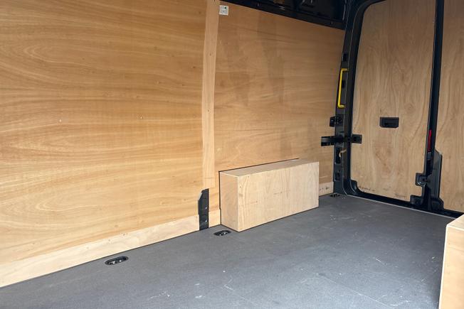 VOLKSWAGEN Crafter Photo 9