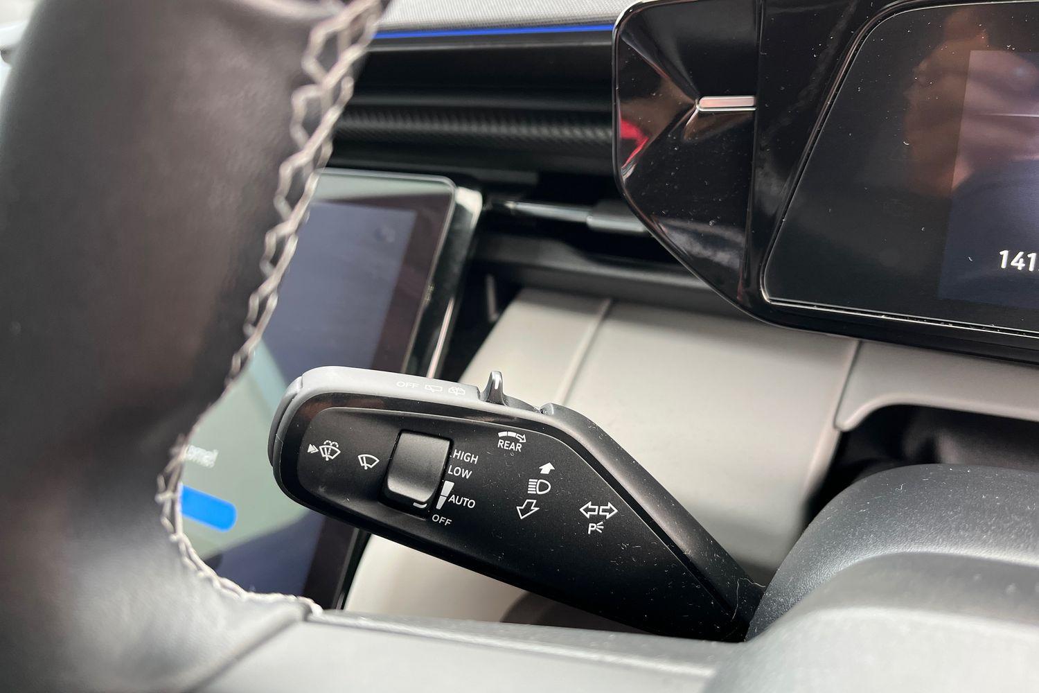 Ford EXPLORER Photo 13