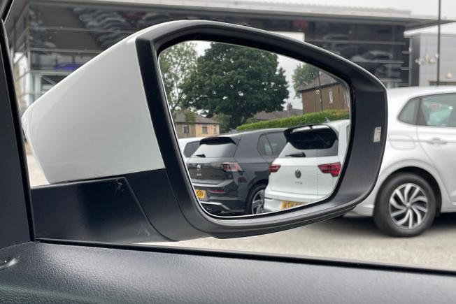 VOLKSWAGEN T-Roc Photo 35