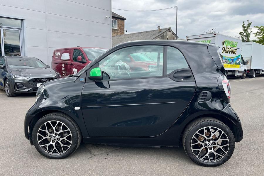 smart FORTWO COUPE Photo autoimg-14b455a17178e8756964128ed27a0ef000ae5e2b.jpg