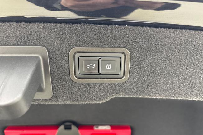 Audi A8 Photo 35