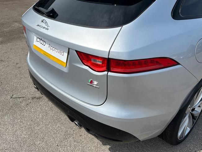 JAGUAR F-Pace Photo 24