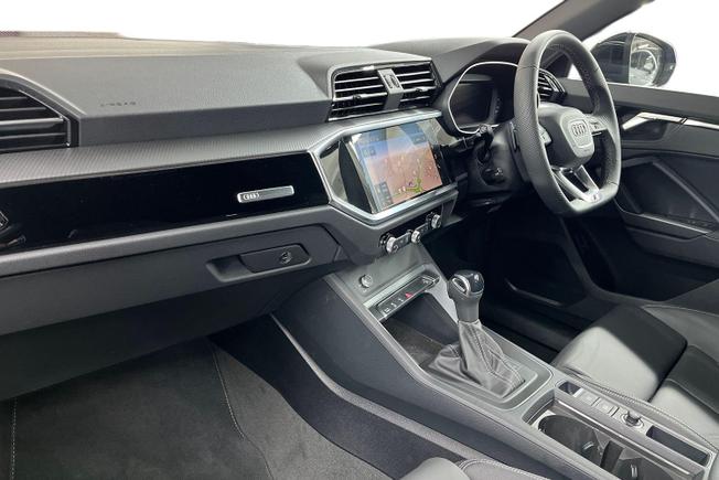 AUDI Q3 Photo 2