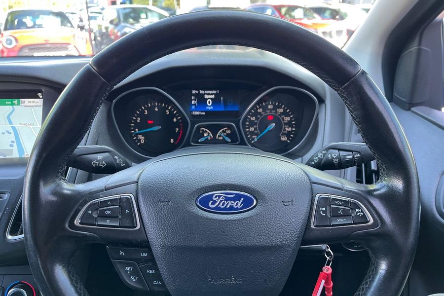 Ford FOCUS Photo autoimg-14c4e78a4c2cc3dd4b8f487af10343919c1fd22b.jpg