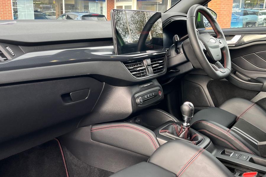 Ford FOCUS Photo autoimg-14cd7676efa4b35bd0761574954e86b34230a86d.jpg