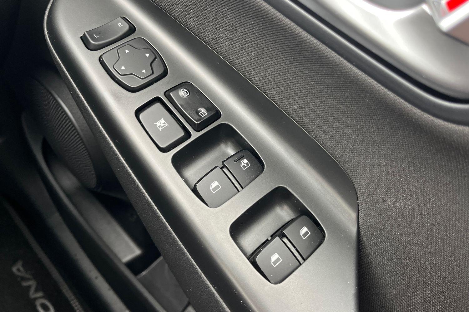 Hyundai KONA Photo 15