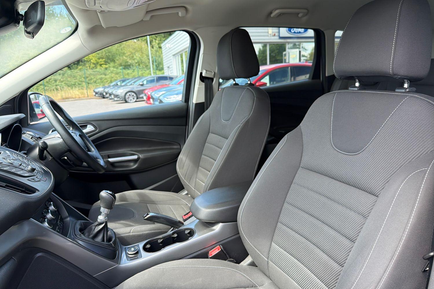 Ford KUGA Photo 18