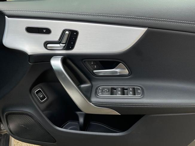 MERCEDES-BENZ CLA Photo 29