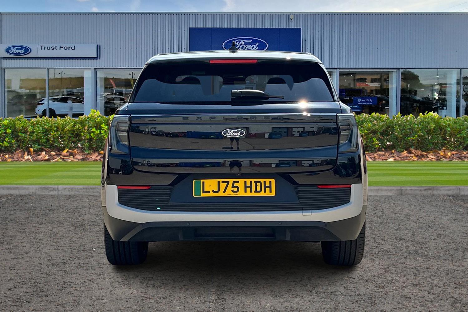 Ford Explorer Photo 6