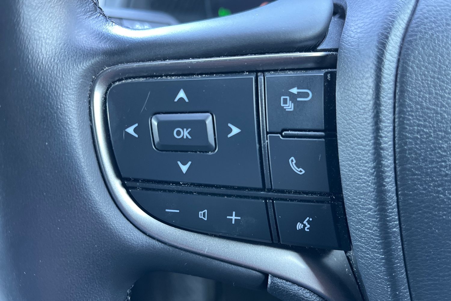 Lexus UX Photo 22