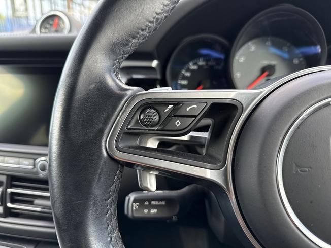 PORSCHE Macan Photo 16